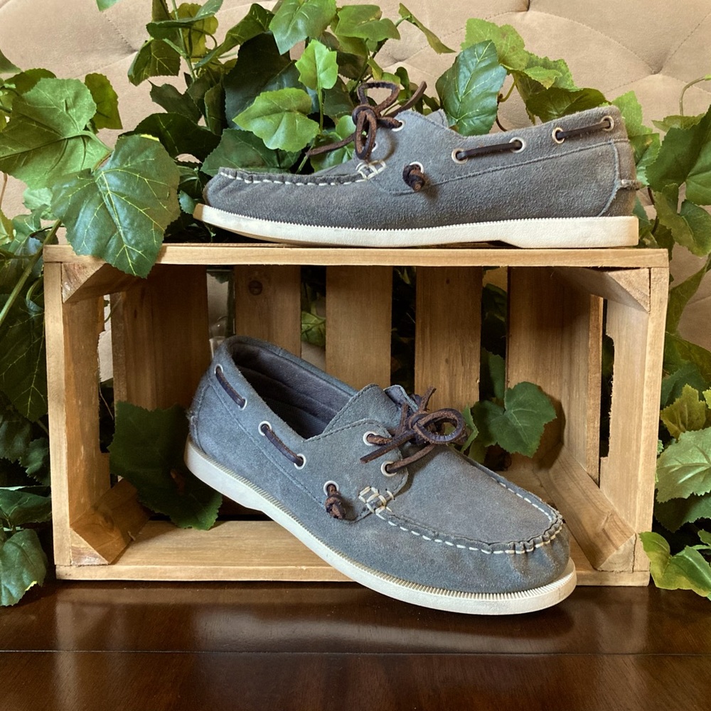 Men’s Gray Moccasin/Loafer Boat Shoes Size 7.